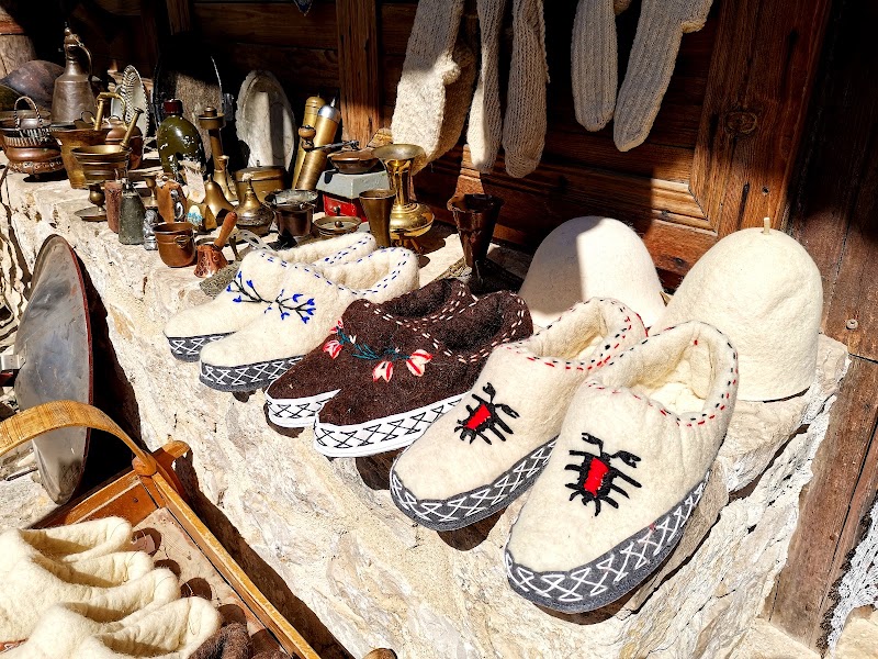 Kruja Bazaar - Kruja Bazaar, GQ5V+JV9, Rruga Albanopolis, Krujë, Albania