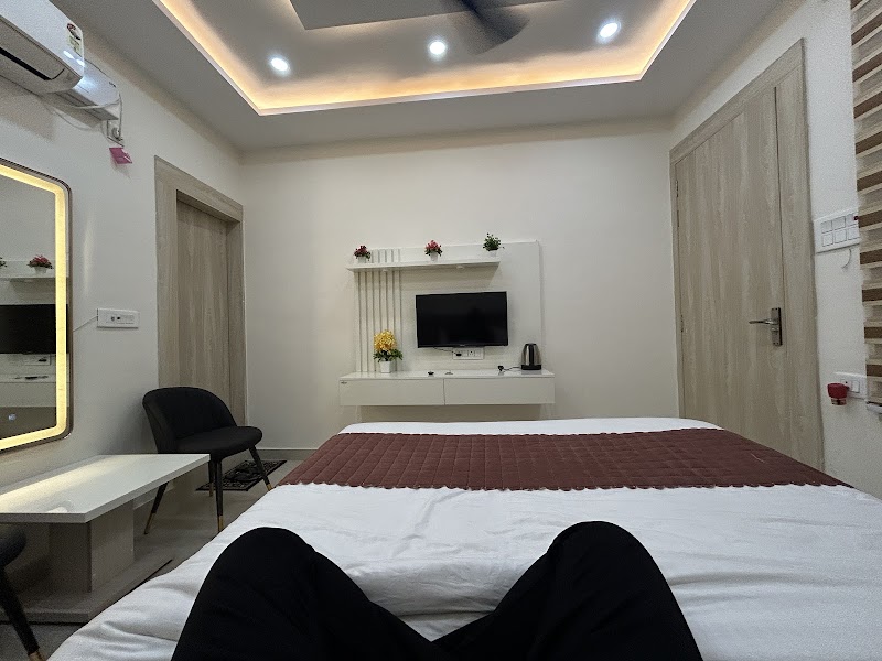 Madhur kunj palace - Madhur kunj palace Q6R2+XXJ, New Colony, Ayodhya, Uttar Pradesh 224123, India