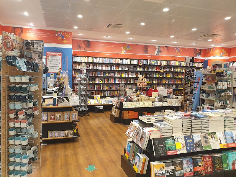 Giunti al Punto Librerie - Giunti al Punto Librerie, Amerigo Vespucci Airport, Via del Termine, 11 c/o, 50127 Firenze FI, Italy