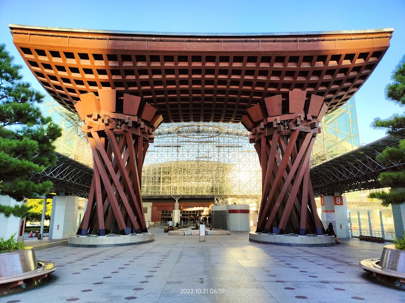 Tsuzumi-mon Gate