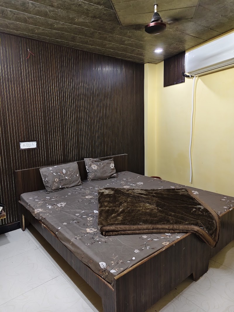 Jai maya guest house - Jai maya guest house, Shree Chaubis Khamba, Bharat Mata Mandir Marg, Jaisinghpura, Ujjain, Madhya Pradesh 456001, India
