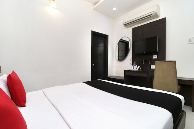 Capital O 925 Hotel Central Park 17 - Capital O 925 Hotel Central Park 17, SCO 10-11-12, Sector 17A, 17A, Sector 17, Chandigarh, 160017, India