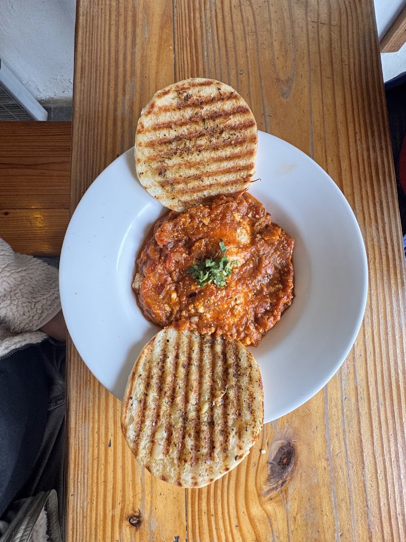 June 16 Cafe - June 16 cafe , Paragliding Landing Road, bir billing Mohal suja, Muja, Bir, Suja, Himachal Pradesh 176077, India
