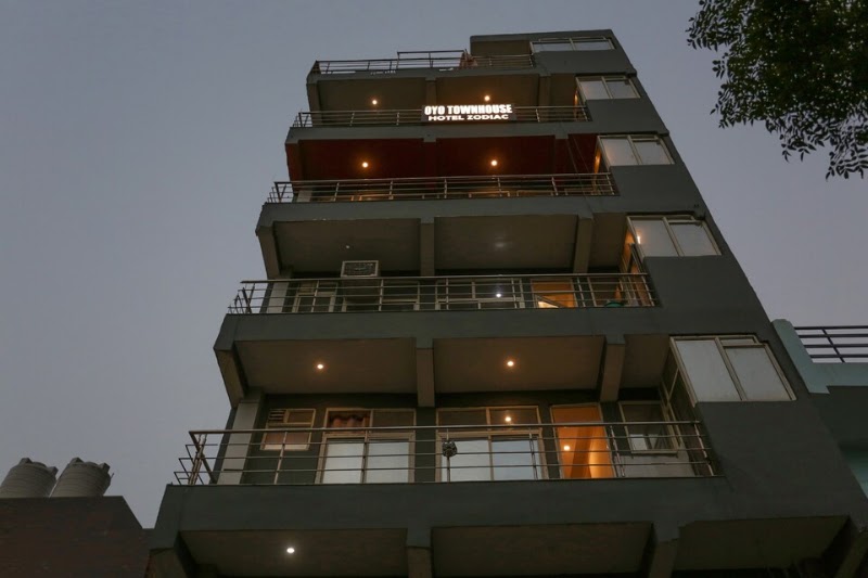 Townhouse by OYO Zodiac Near Botanic Garden of Indian Republic - Townhouse by OYO Zodiac Near Botanic Garden of Indian Republic Plot No.2, near Green Valley Chowk, A block, Sector 48, Noida, Uttar Pradesh 201301, India