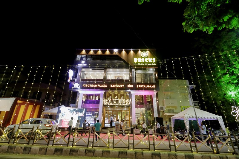 Bricks Vrindayan Restaurant and Bakers, Sardarpura - Bricks Vrindayan Restaurant and Bakers, Sardarpura 532, 9th B Rd, Near Children Park, Sardarpura, Jodhpur, Rajasthan 342003, India