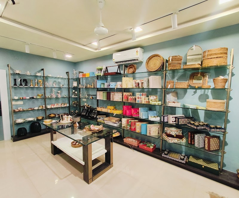 The Silver Lining (TSL) - Luxury Gifting and Home Decor Store Raipur - The Silver Lining (TSL) - Luxury Gifting and Home Decor Store Raipur, The Silver Lining, House no. 591, Masionet no. 23, behind Naivedya Sweets, RDA Colony, Shankar Nagar, Raipur, Chhattisgarh 492004, India