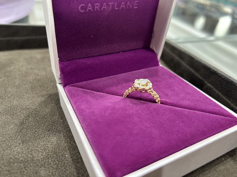 CaratLane Jewellery Vinayak Plaza, Varanasi - CaratLane Jewellery Vinayak Plaza, Varanasi, Lahurabir Rd, Shop 11, Ground Floor, Tower A, Maldahiya Crossing, Maldahiya, Chetganj, Varanasi, Uttar Pradesh 221002, India