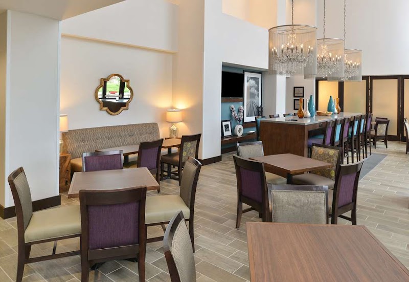 Hampton Inn & Suites Des Moines Downtown - Hampton Inn & Suites Des Moines Downtown, 120 SW Water St, Des Moines, IA 50309, USA