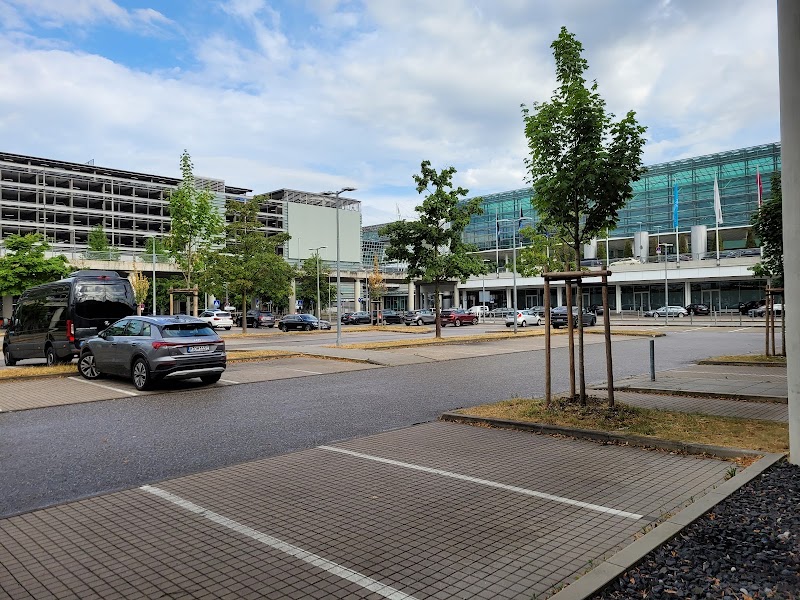 Vorfahrt Abflug Terminal 2 - Vorfahrt Abflug Terminal 2, Terminalstraße Mitte, 85356 Oberding, Germany