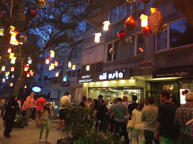Meşhur Dondurmacı Ali Usta - Meşhur Dondurmacı Ali Usta, Caferağa, Moda Cd., 34710 Kadıköy/İstanbul, Türkiye