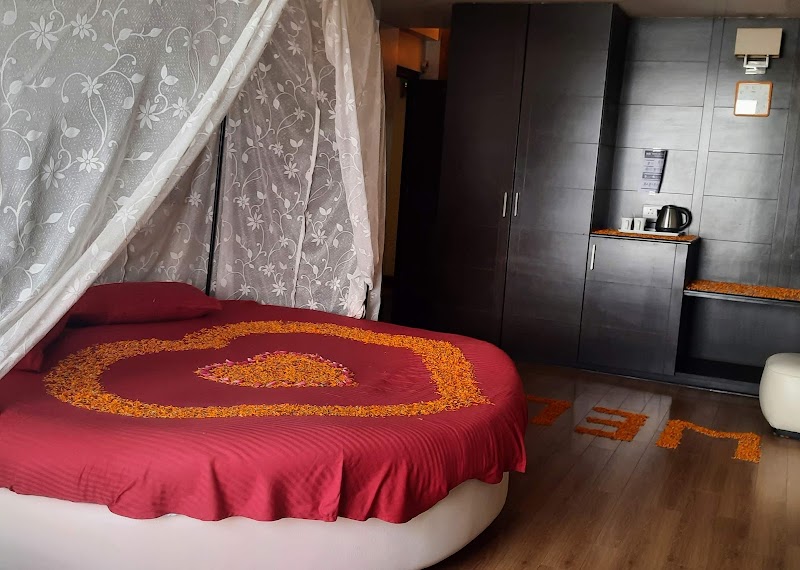Honeymoon Inn - Honeymoon Inn Mall Rd, The Mall Road, Mussoorie, Uttarakhand 248179, India