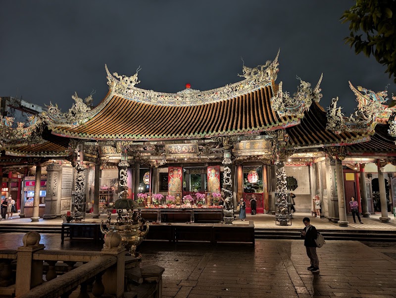 Lungshan Temple - Lungshan Temple, No. 211, Guangzhou St, Wanhua District, Taipei City, Taiwan 10853