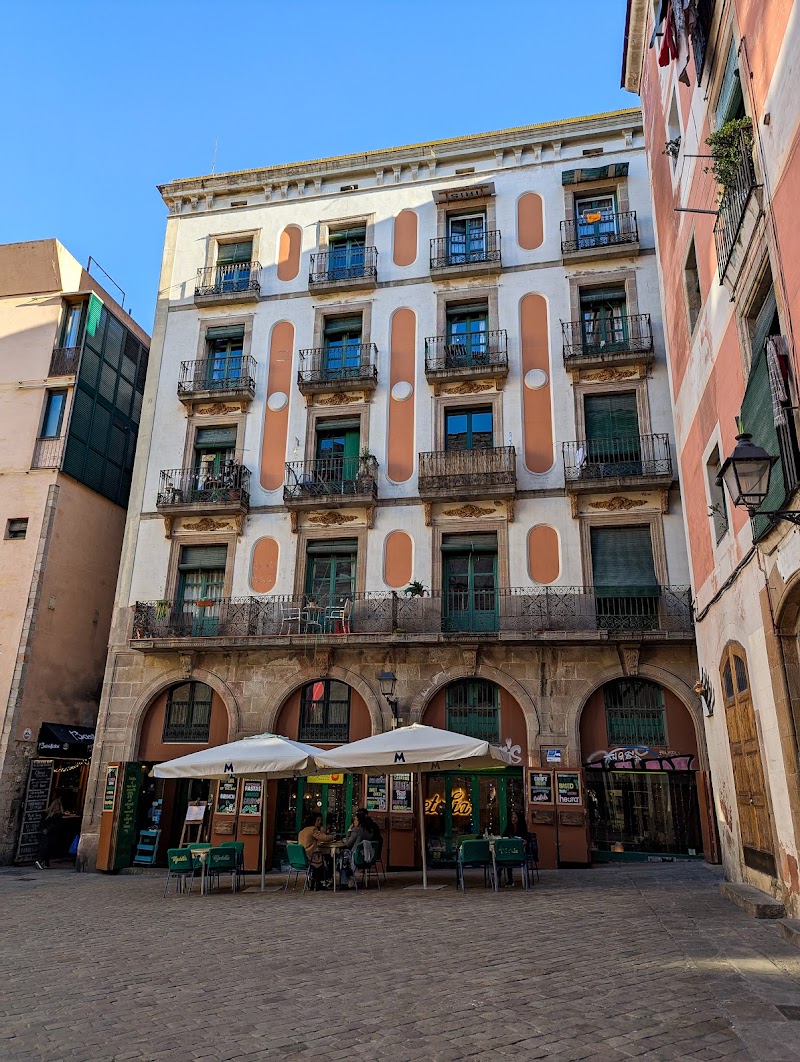 Vegetalia Born - Restaurant vegetarià Barcelona - Vegetalia Born - Restaurant vegetarià Barcelona Plaça del Fossar de les Moreres, s/n, Ciutat Vella, 08003 Barcelona, Spain