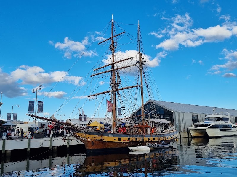 Waterfront Harbour - Waterfront Harbour, Victoria Dock Bridge, Franklin Whrf, Hobart TAS 7000, Australia