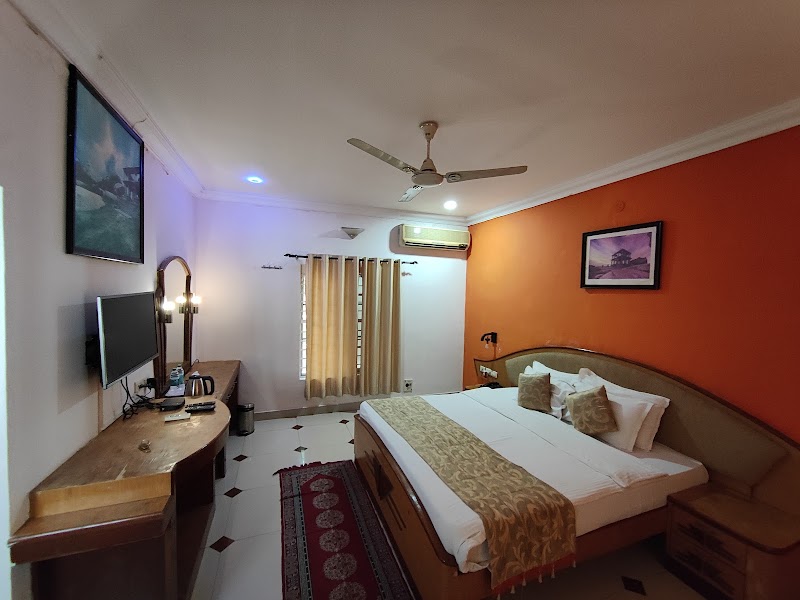 Hotel Mayura Bhuvaneshwari - Hotel Mayura Bhuvaneshwari, Kamalapura Hospet Taluk, Kamalapura, Karnataka 583221, India