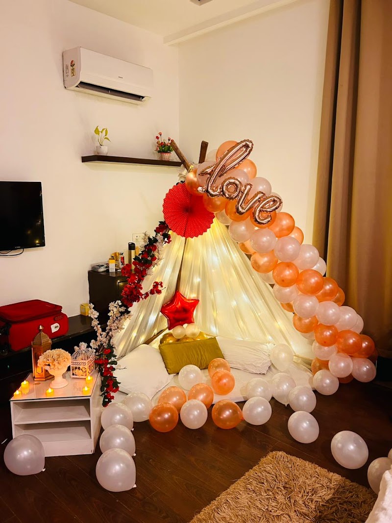 Loviesta -Private Candlelight Dinners, Balloon Decoration, Home Surprises, Guitarist on Call, Cakes, Bouquets, Gifts. - Loviesta -Private Candlelight Dinners, Balloon Decoration, Home Surprises, Guitarist on Call, Cakes, Bouquets, Gifts. Ground Floor, Ward No 7, VPO, near Yamaha Automobile, Ghurkari, Himachal Pradesh 176001, India