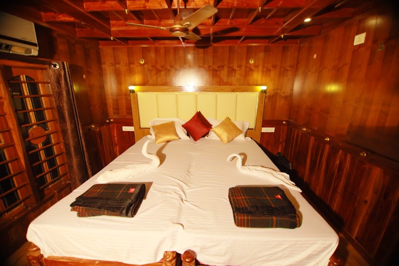 Alleppey Backwaters Boating - Alleppey Backwaters Boating Keralan dreams, Finishing Point Rd, ward avalookunnu, Thathampally, Alappuzha, Aryad South, Kerala 688013, India