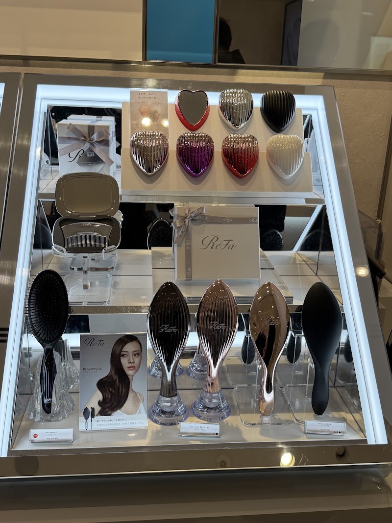 ReFa SHOP GINZA SIX - ReFa SHOP GINZA SIX, Japan, 〒104-0061 Tokyo, Chuo City, Ginza, 6-chōme−10−１ GINZA SIX B1