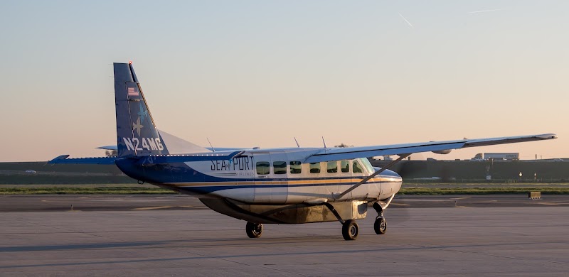Visalia Municipal Airport - Visalia Municipal Airport, 9501 W Airport Dr, Visalia, CA 93277, USA