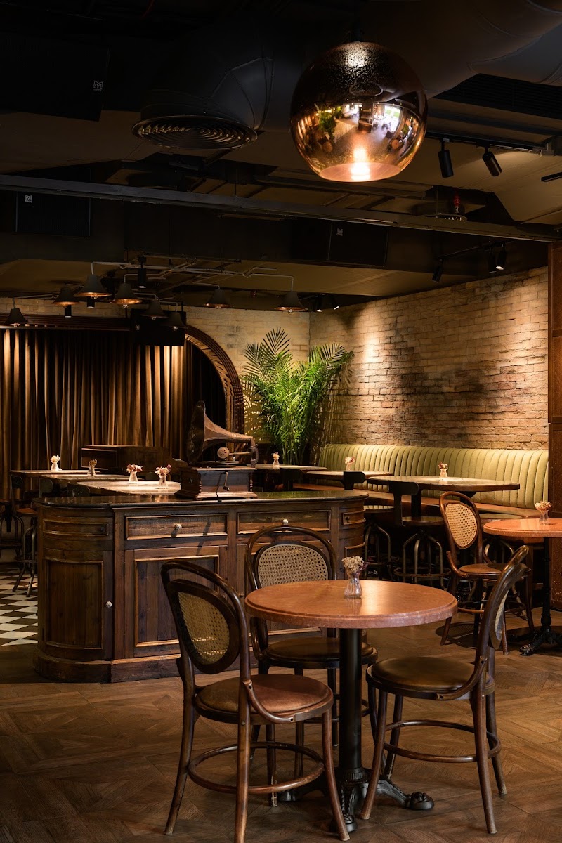 Nola Eatery & Social House - Nola Eatery & Social House JLT Cluster P - Al Thanyah Fifth - Jumeirah Lakes Towers - Dubai - United Arab Emirates