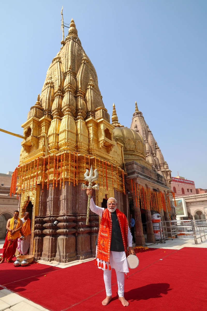 Kashi Vishwanath Jyotirlinga Temple, (Varanasi) - Kashi Vishwanath Jyotirlinga Temple, (Varanasi) 27/1, Gwal Das Shau Ln, Ghasi Tola, Varanasi, Uttar Pradesh 221001, India