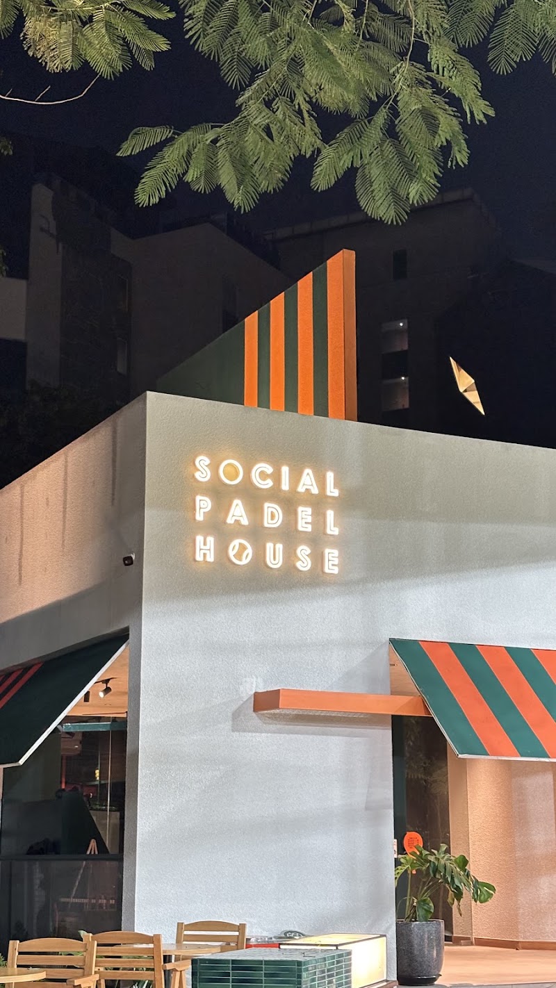 Social Padel House Menteng - Social Padel House Menteng Abang, Jl. K.H. Wahid Hasyim No.148-150, RT.2/RW.10, Kp. Bali, Kecamatan Tanah, Kota Jakarta Pusat, Daerah Khusus Ibukota Jakarta 10250, Indonesia