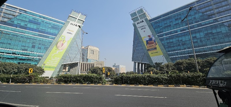 DLF Oakwood Estate - DLF Oakwood Estate DLF Oakwood Estate, Plot 161, Akashneem Marg, DLF Phase 2, Sector 25, Gurugram, Shahpur, Haryana 122002, India