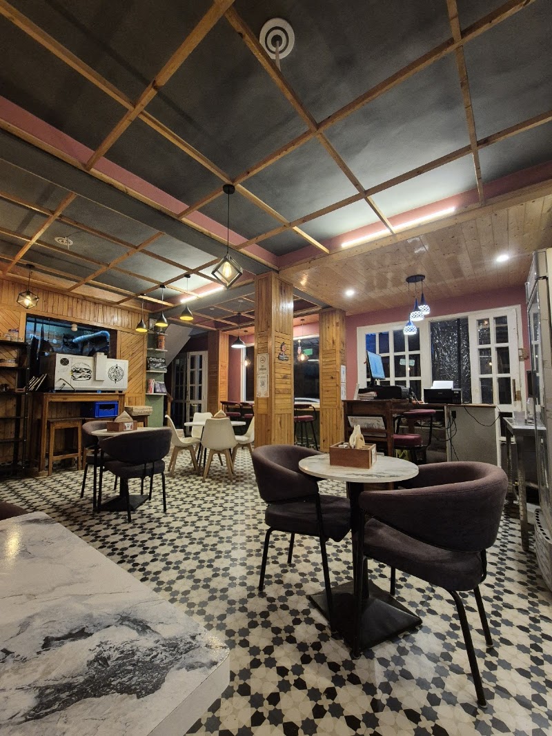 Get Along Cafe - Get Along Cafe Ani - Banjar - Aut Rd, opposite Pink Panther Cafe, Jibhi, Bini, Himachal Pradesh 175123, India