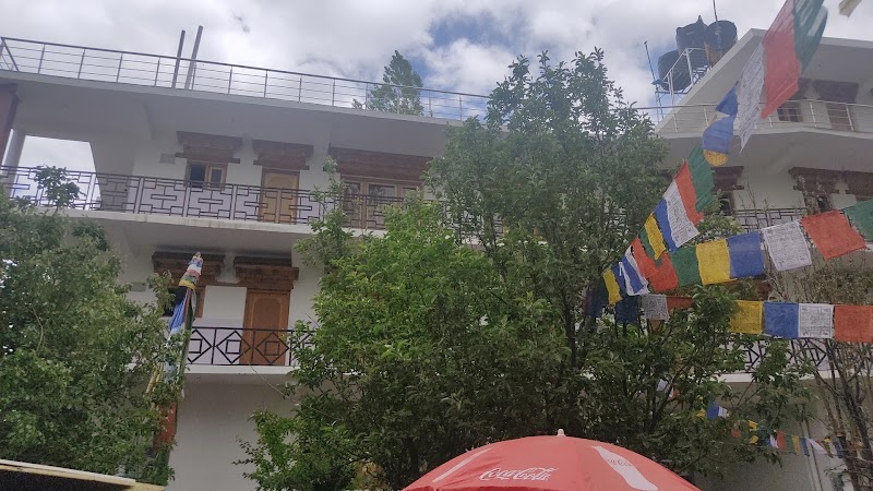 Mentokling Guest House And Apple Garden Restaurant - Mentokling Guest House And Apple Garden Restaurant Changspa Road, Zangsti Rd, Leh, 194101