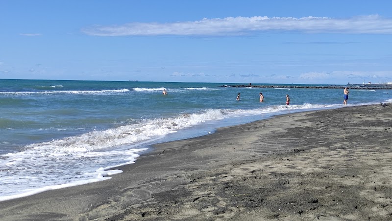 Spiaggia libera Gialla - Spiaggia libera Gialla, Lungomare Paolo Toscanelli, 137a, 00121 Lido di Ostia RM, Italy