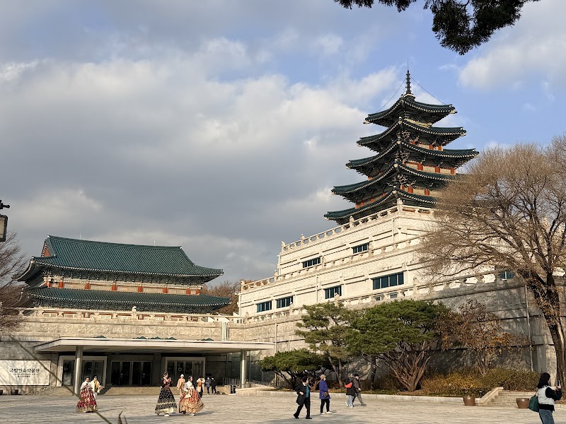Gyeongbokgung Palace - Gyeongbokgung Palace 161 Sajik-ro, Jongno District, Seoul, South Korea