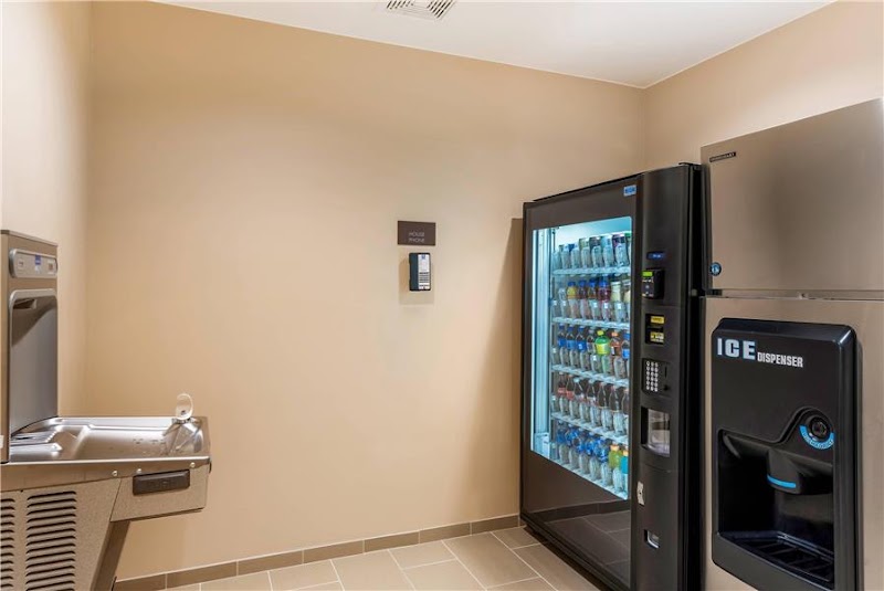 Comfort Inn & Suites Zion Park Area - Comfort Inn & Suites Zion Park Area 45 N 2600 W, Hurricane, UT 84737, USA