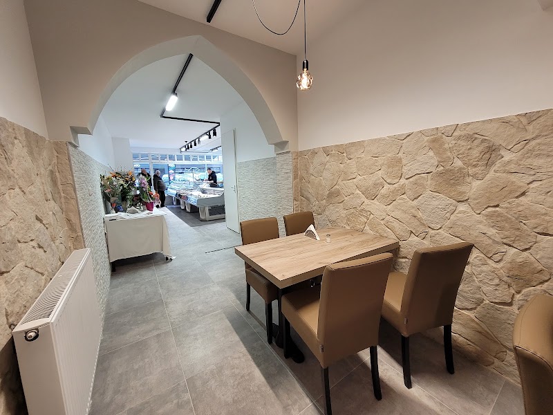 Vishandel Gibraltar - Vishandel Gibraltar, Pretoriusstraat 92A, 1092 GL Amsterdam, Netherlands