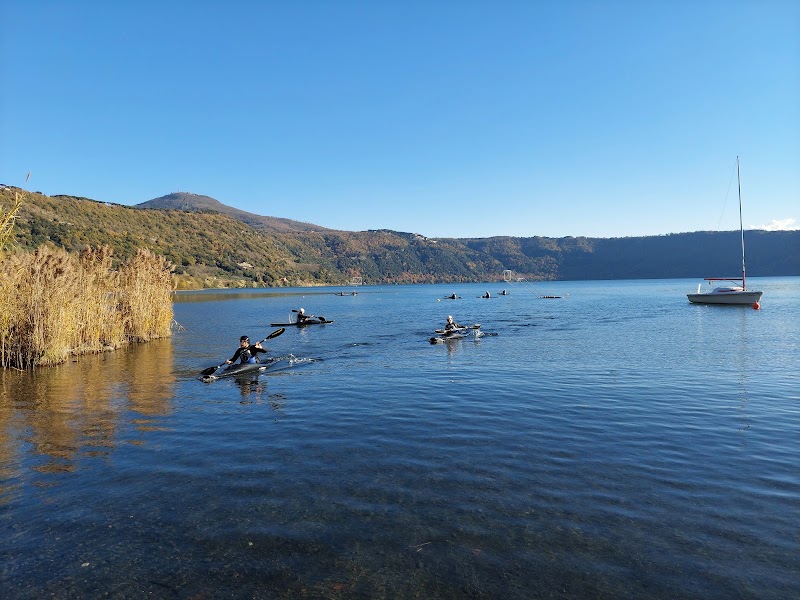 Canoa Kayak Academy Scuole di Canoa - Canoa Kayak Academy Scuole di Canoa, Via Spiaggia del Lago, 17/b, 00073 Castel Gandolfo RM, Italy
