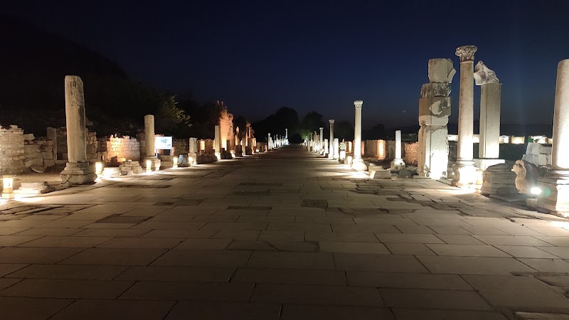 Selçuk Efes ören yeri - Selçuk Efes ören yeri Selçuk efes, Atatürk, 35000 Selçuk/İzmir, Türkiye