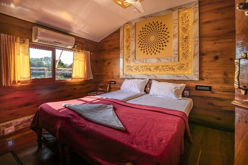 Coco Floatel - Coco Floatel Kaniyamparambu Bridge, Post, near Achayan Parking, Thathampally, Alappuzha, Mullakkal, Kerala 688013, India