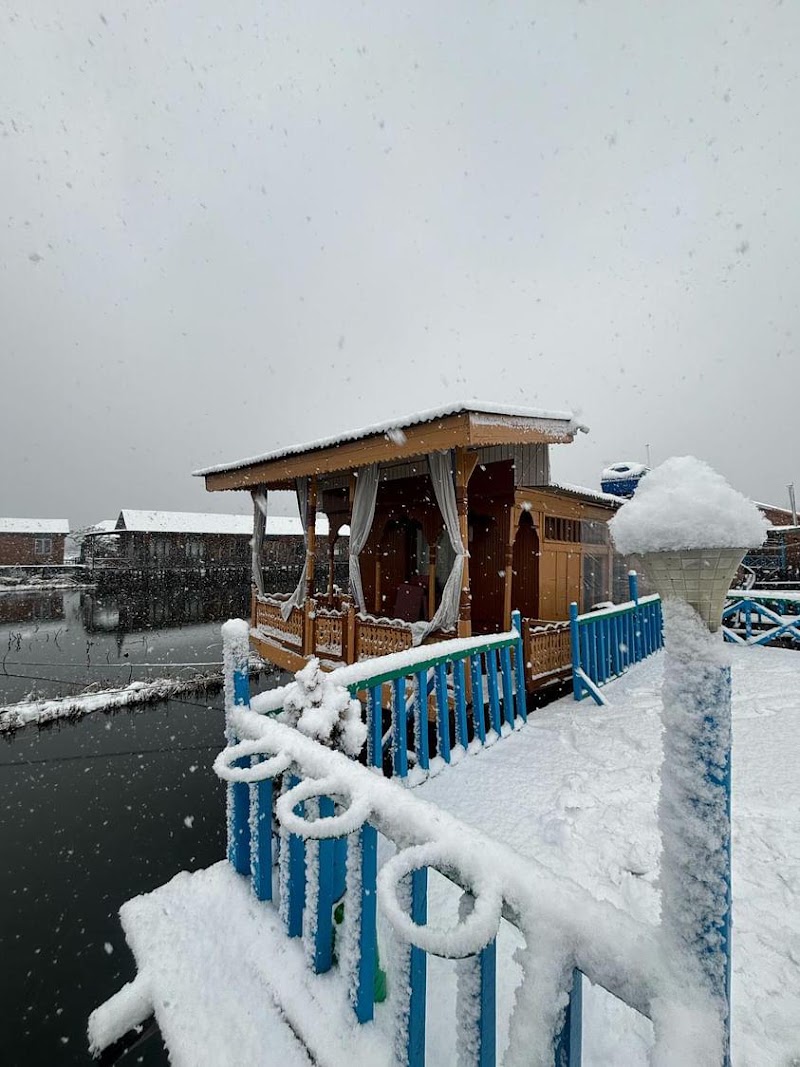Houseboat Wild Rose - Dal Lake -Best Houseboat in Srinagar ,Kashmir - Houseboat Wild Rose - Dal Lake -Best Houseboat in Srinagar ,Kashmir, ghat no. 15, Nehru park, near floating post office, Karapura, Rainawari, Srinagar, 190003