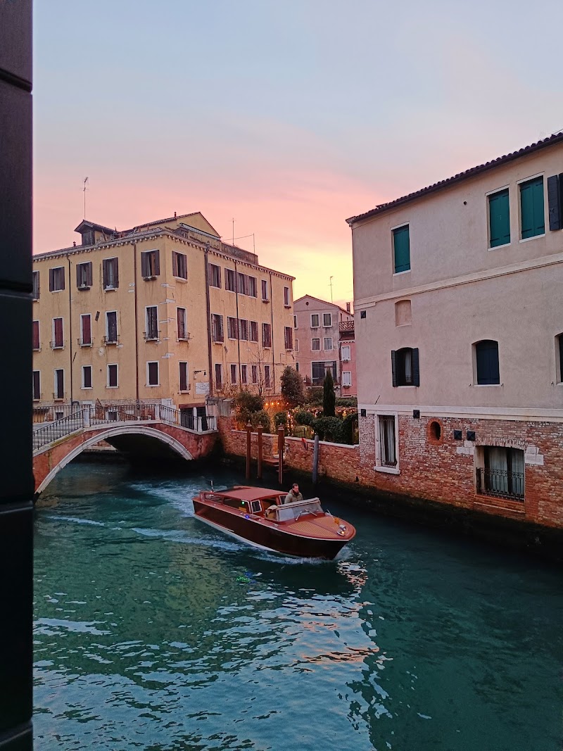 Ca' Dino Venice - Canal View