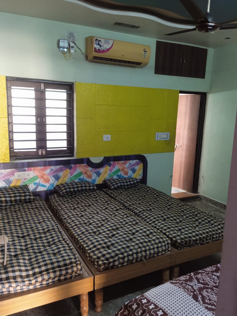 Comfort stay paying guest - Comfort stay paying guest, Post office street, Bhaikakanagar, Thaltej, Ahmedabad, Gujarat 380059, India