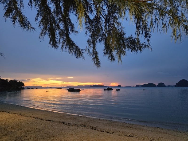 Tubkaek Seafood - Tubkaek Seafood, 225 Tab Kaek Beach Tambon Nong Thale, Amphoe Mueang Krabi, Chang Wat Krabi 81180, Thailand