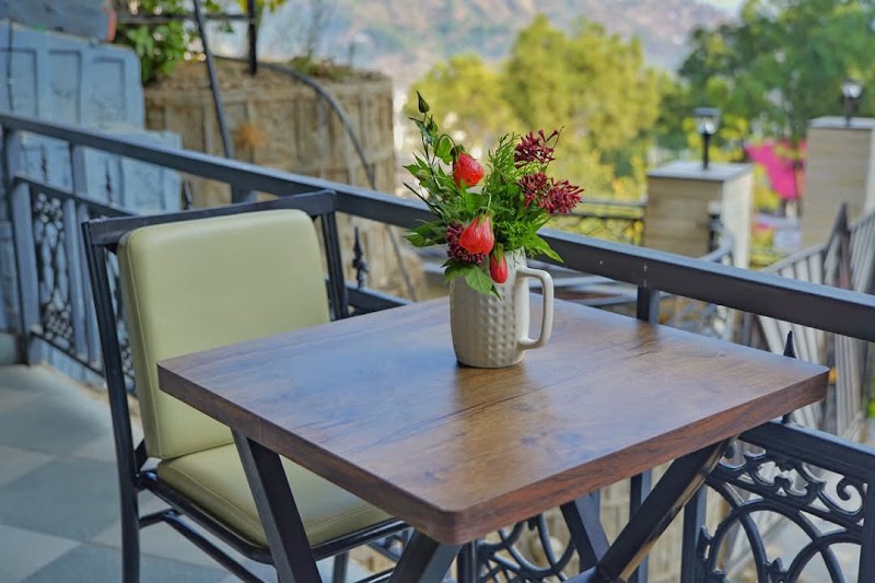 Whistling Pines Kasauli - Whistling Pines Kasauli Flat No 1 First Floor Village Mohal Naheech Kumarhatti to Nahan Road, About 1, km from Zero Point, to, Gandhigram road, Kasauli, Himachal Pradesh 173210, India