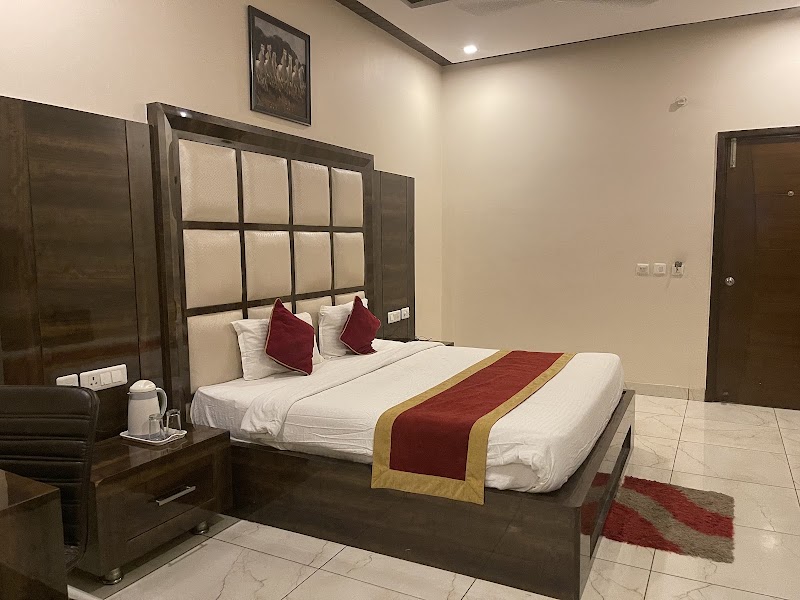 Hotel Maharaja Palace - Hotel Maharaja Palace, Sutehri Road, Near, Govt. College Chowk, Central Town, Manavta Nagar, Hoshiarpur, Punjab 146001, India