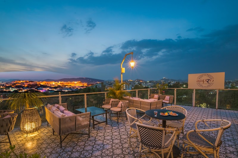 Tripli Hotels Shourya Residency - Tripli Hotels Shourya Residency Lake Palace Road, Gulab Bagh Rd, near Vintage Car Museum, Old City, Brahmpuri, Udaipur, Rajasthan 313001, India