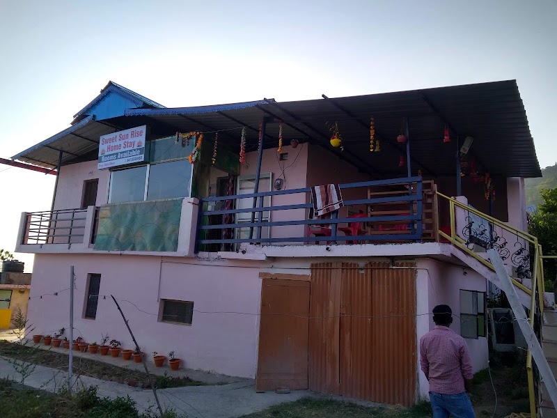 Sweet Sunrise Home Stay Guest House - Sweet Sunrise Home Stay Guest House goyoun, Lansdowne, Gounu, Uttarakhand 246155, India
