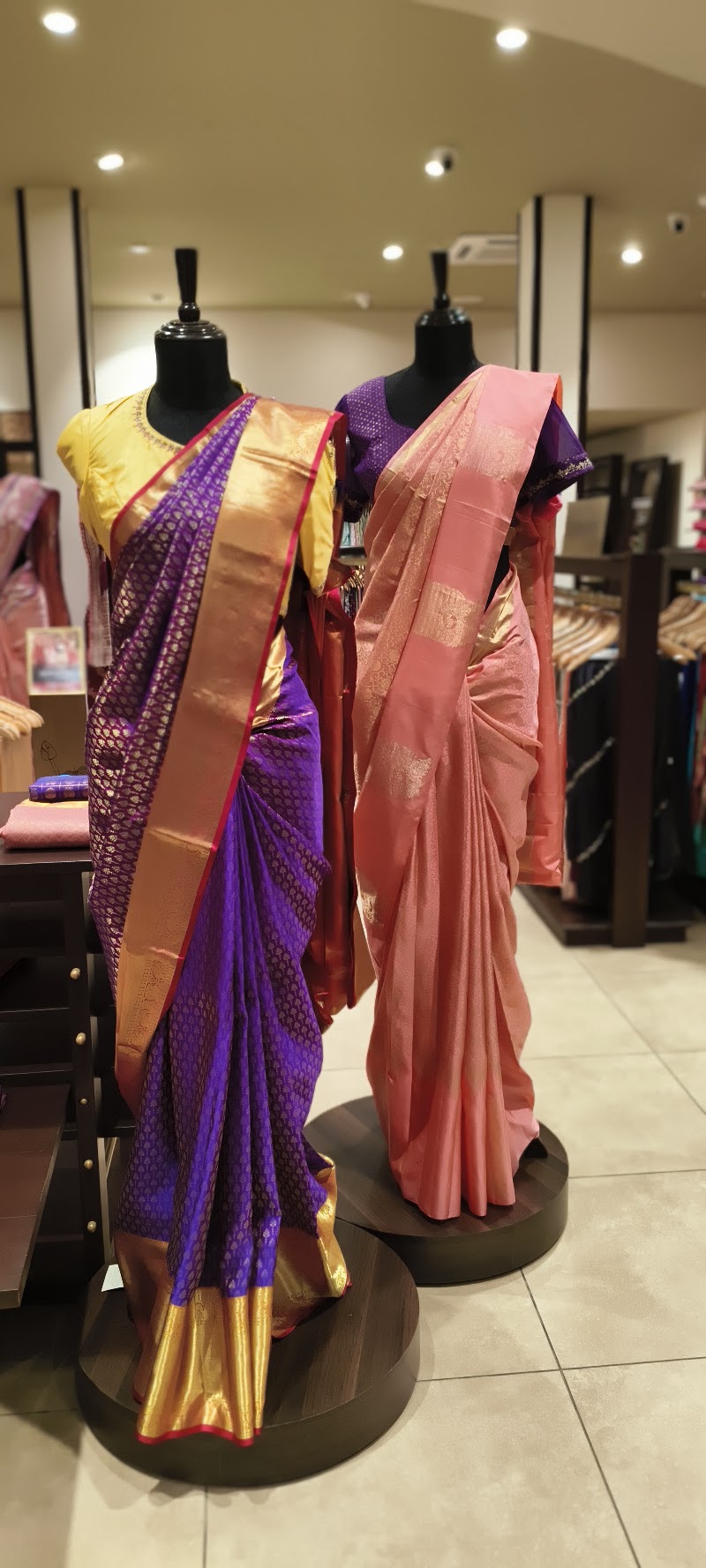 Taneira Sarees (Gariahat, Kolkata) - Taneira Sarees (Gariahat, Kolkata), shop no.95, 1B, Rash Behari Ave, beside Priya Cinema, Manoharpukur, Gariahat, Kolkata, West Bengal 700029, India