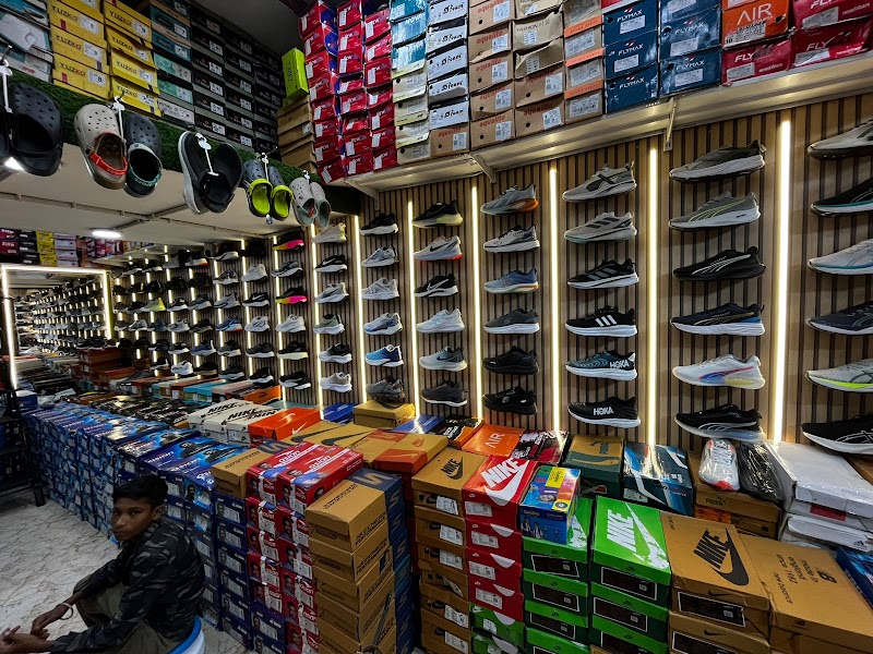 VT Footwear - VT Footwear, 6JP6+5Q8, mode, Daganiya, Sunder Nagar, Raipur, Chhattisgarh 492013, India