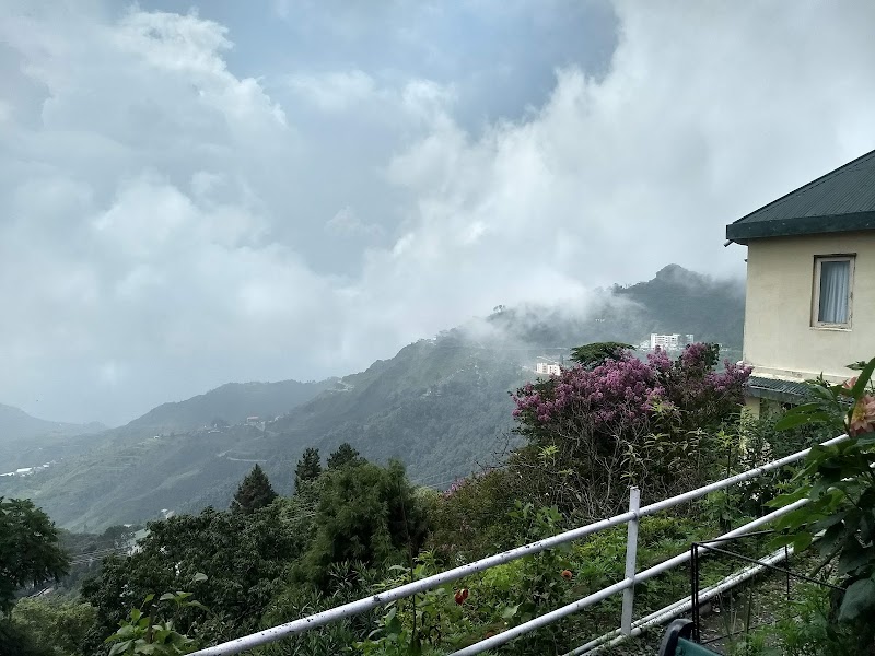 Hotel Padmini Nivas - Hotel Padmini Nivas Plot No.10, Mall Rd, opp. Tibetan Market, The Mall Road, Mussoorie, Uttarakhand 248179, India