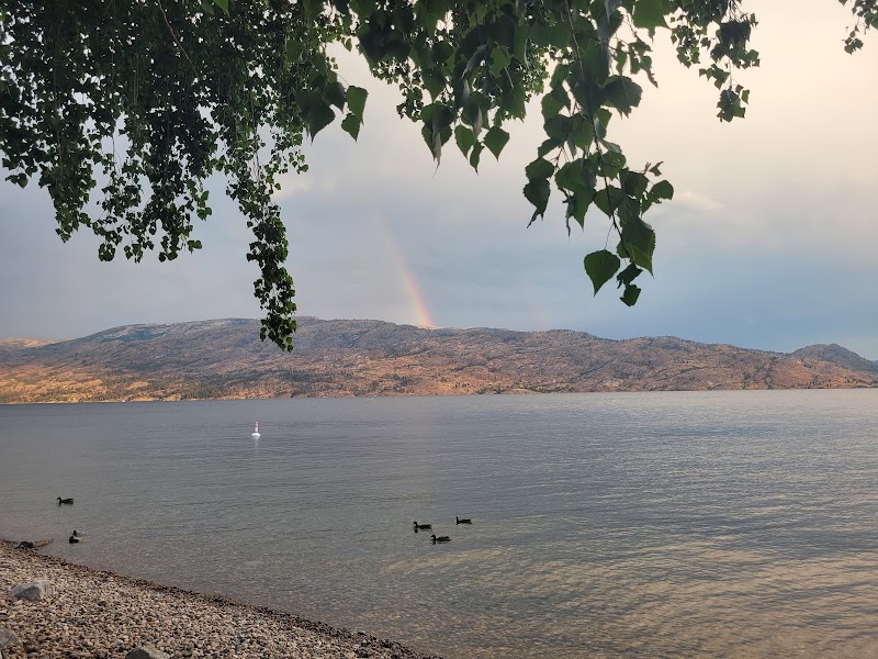Splash Water Parks Peachland – Wibit Inflatable Park - Splash Water Parks Peachland – Wibit Inflatable Park Beach Ave, Peachland, BC V0H 1X6, Canada