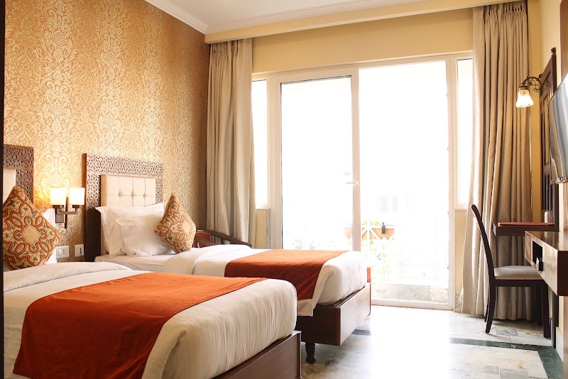 Hotel Surya, Kaiser Palace - Hotel Surya, Kaiser Palace S. 20/51, A-5, The Mall Rd, Cantonment, Varanasi, Uttar Pradesh 221002, India