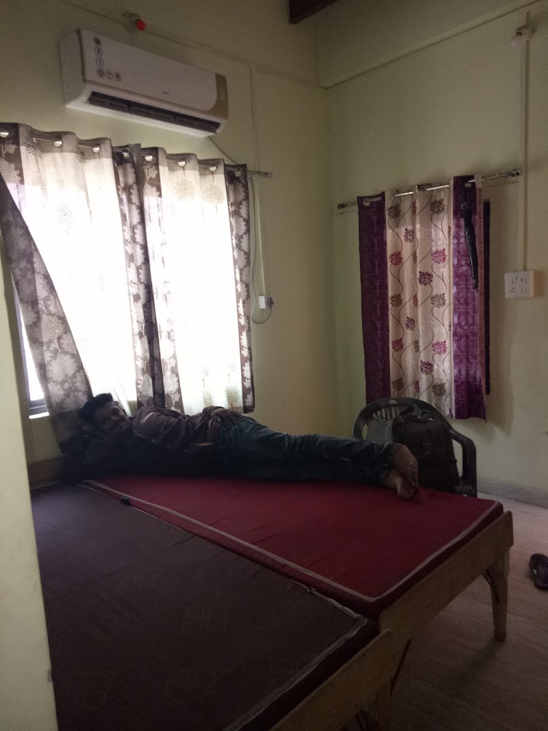 Shri Ram Ashram Hathi Tila Raman Reti Road Vrindavan Vrindavan - Shri Ram Ashram Hathi Tila Raman Reti Road Vrindavan Vrindavan, HMFP+GC4, Bhaktivedanta Swami Marg, Bankebihari Colony, Sunrakh Bangar, Vrindavan, Uttar Pradesh 281121, India